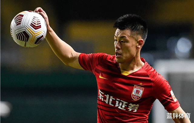 長(zhǎng)春亞泰|亞泰幸虧留下了他，曾差點(diǎn)被上港挖走，如今成為球隊(duì)核心射手