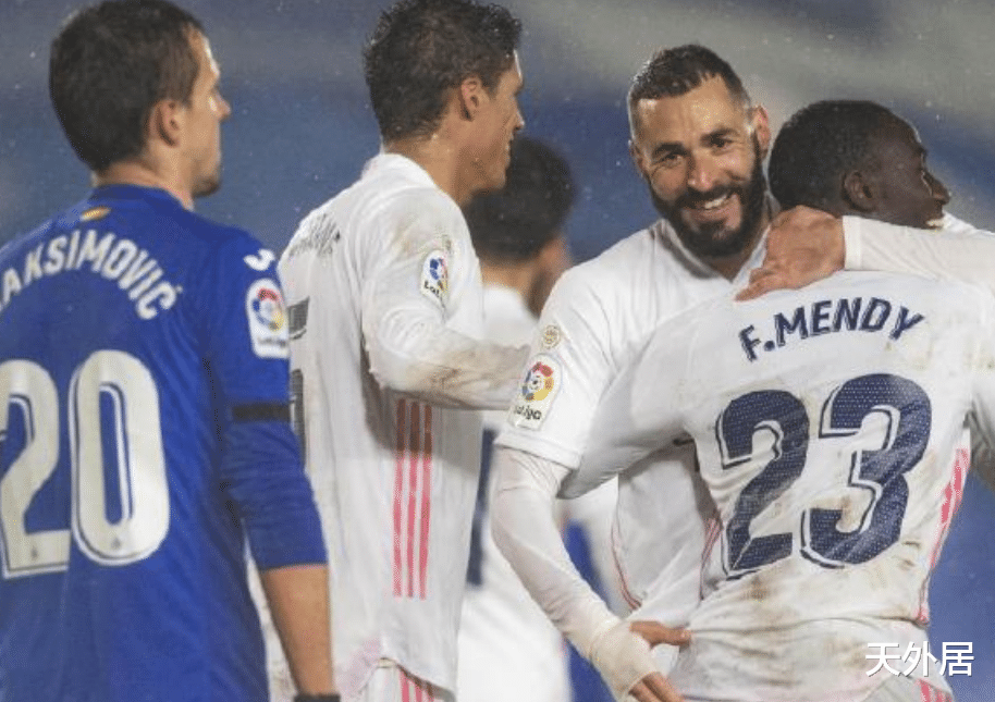 皇家马德里|射门14-1碾压，比分2-0！皇马距榜首差5分，西甲冠军悬念一夜归来