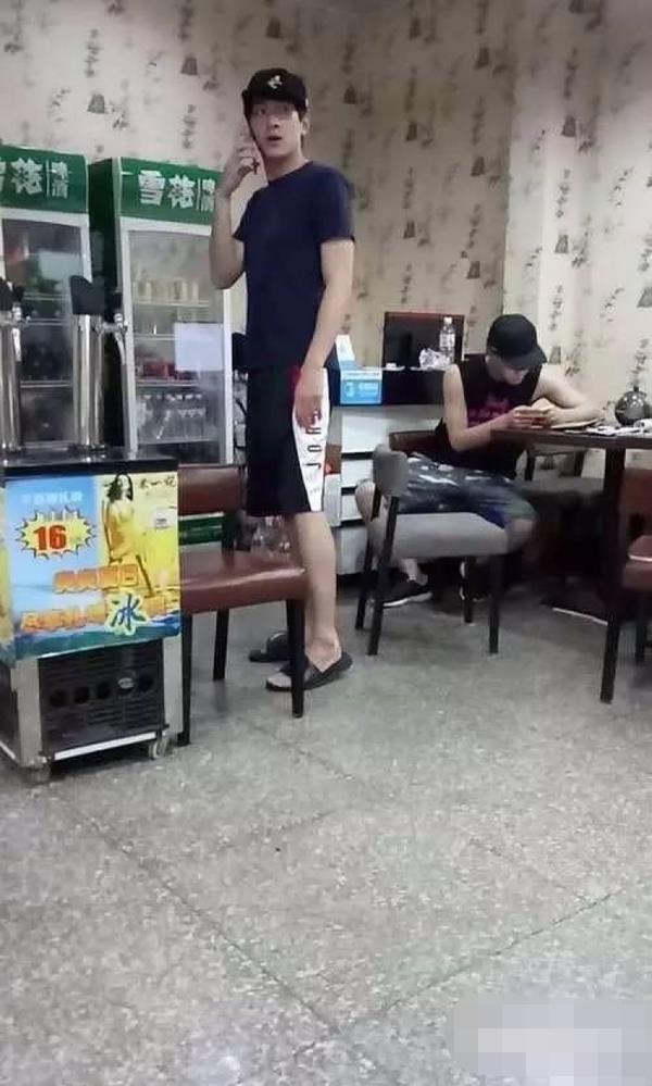 林更新|林更新太好偶遇了！网吧夜宵摊小卖部都被拍到，无修图真的一绝