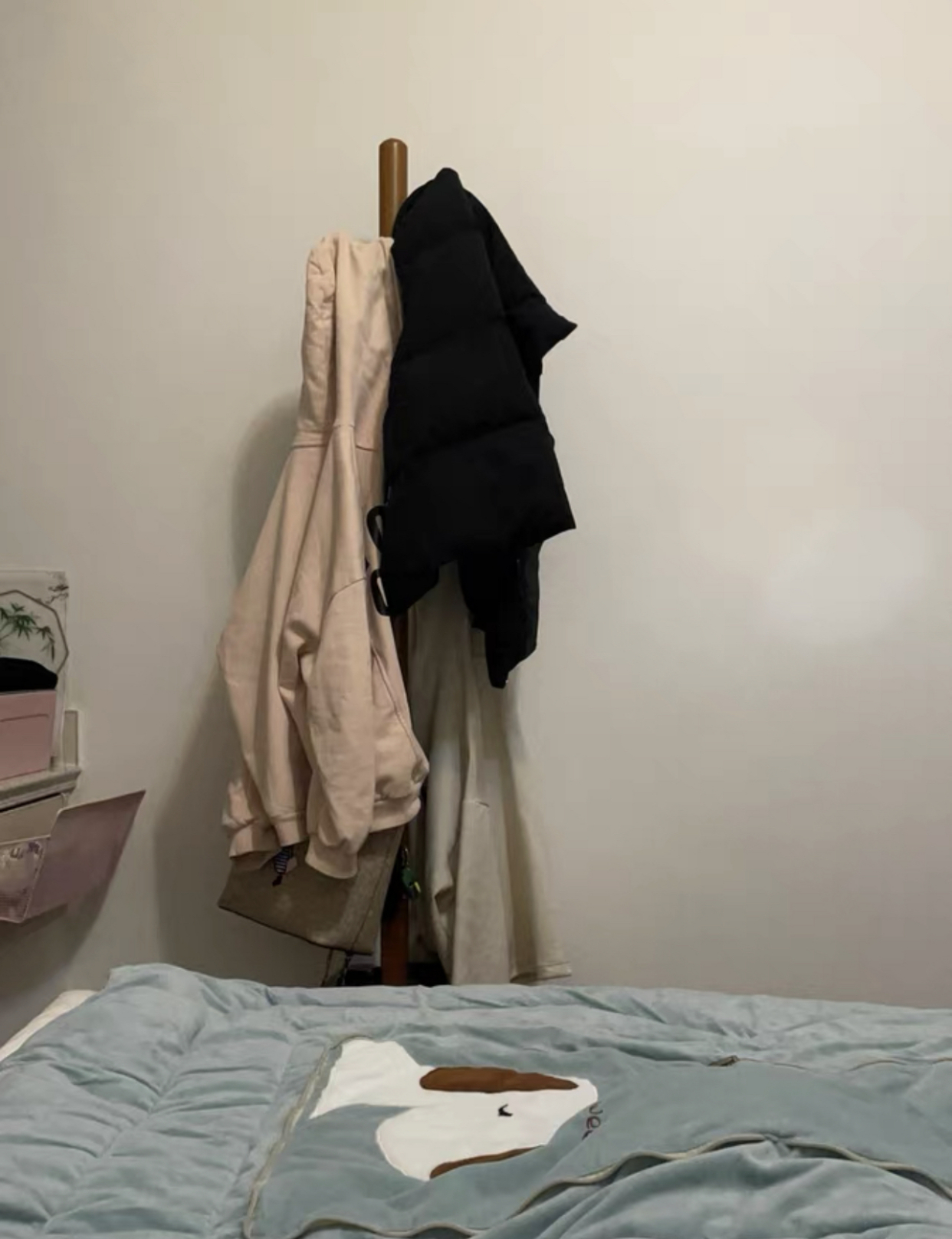 淘汰2种落地衣架后,终于收获实用次净衣架,现在家里真利落!