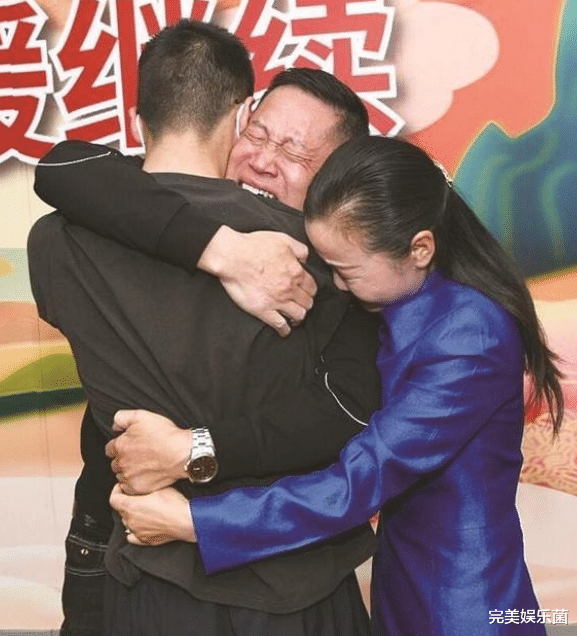 |孙卓物理老师意外火出圈，长相帅气笑容温暖，孙卓喊他“王妈妈”