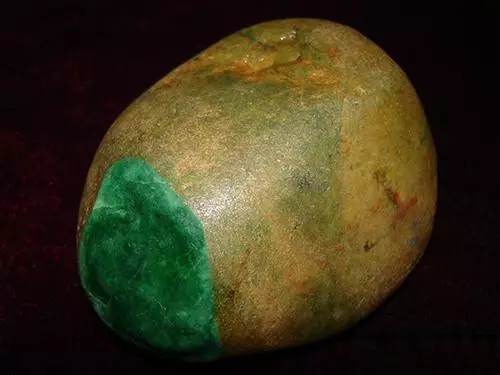 翡翠|3000元毛料泡水里卖3万,鉴定证书全套牌,还有这种神操作?