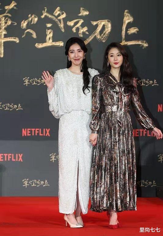林心如 林心如怎么变这样了！鎏金长裙穿出浓浓油腻感，一做大表情脸就垮