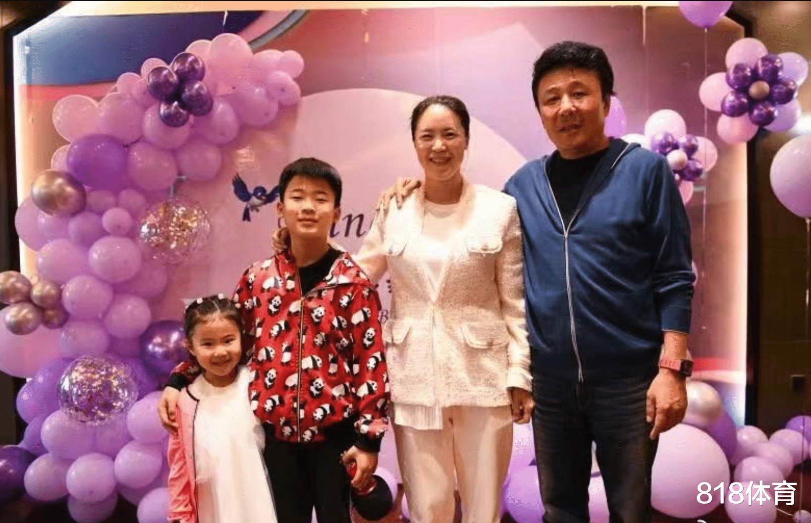 王楠|实在! 王楠一家周末聚餐吃汉堡王, 老公身家10亿, 教育子女吃苦流汗