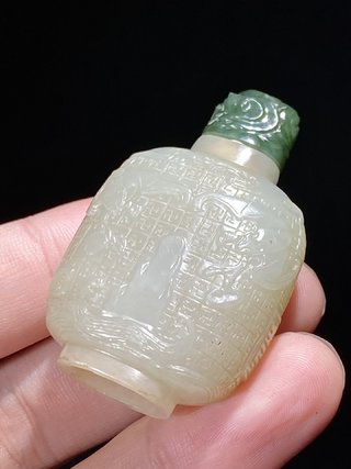 |清乾隆 和田玉籽料 福山寿海 螭龙纹 鼻烟壶