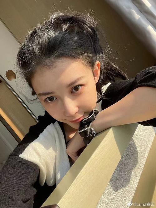 潘玮柏|潘玮柏老婆罕见晒老公视角健身美照，近乎素颜出镜，清纯感十足