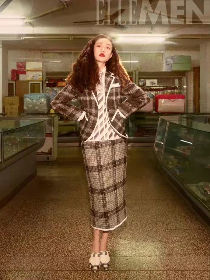 倪妮|倪妮真是Gucci心尖宠！新大片穿格纹西装烫羊毛卷玩复古，女人味十足