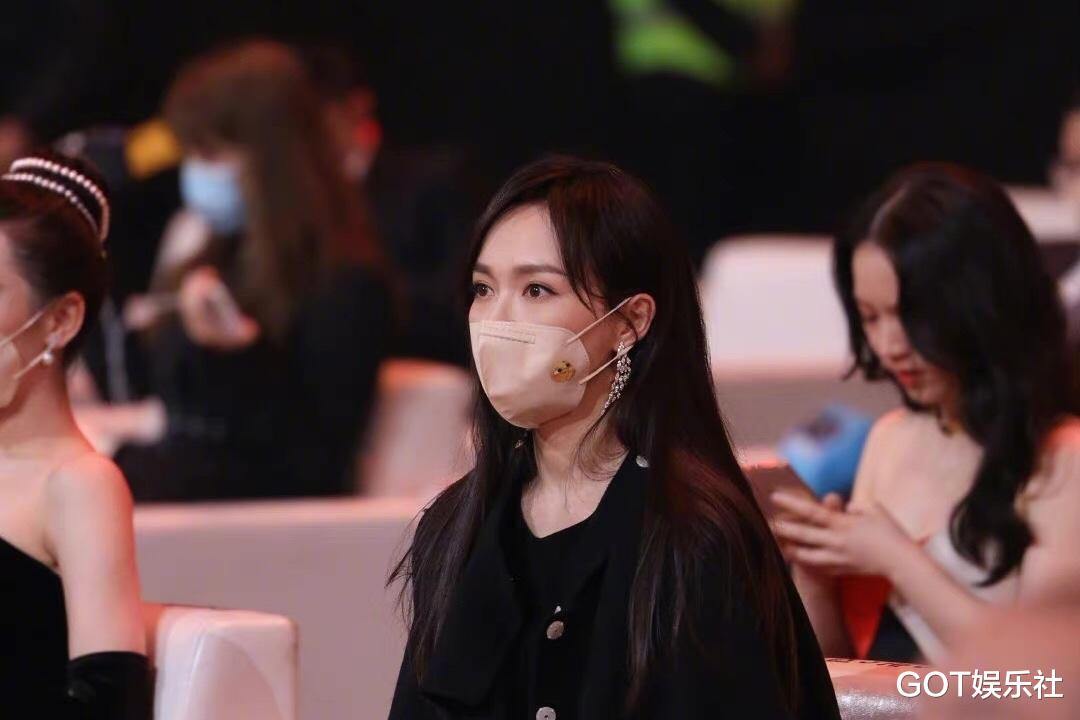 张小斐|微博之夜座位好现实!张小斐第二排,85花第三排,谭松韵第十排