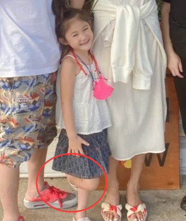 陈冠希|陈冠希一家吃饭被偶遇，颜值回春被夸，Alaia合影小朋友像大明星