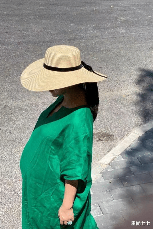 里尚七七|朱珠官宣产女！生前一天她还当大码模特走秀，晒女儿正脸个头真大