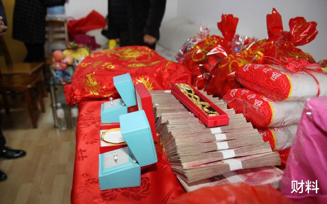 财料 中国光棍超3500万,专家提“荒谬”建议:一妻多夫,可行吗?