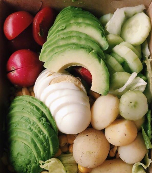 杨幂|34岁杨幂身材管理太绝，完美还原漫画腰，曾一顿只吃7个饺子