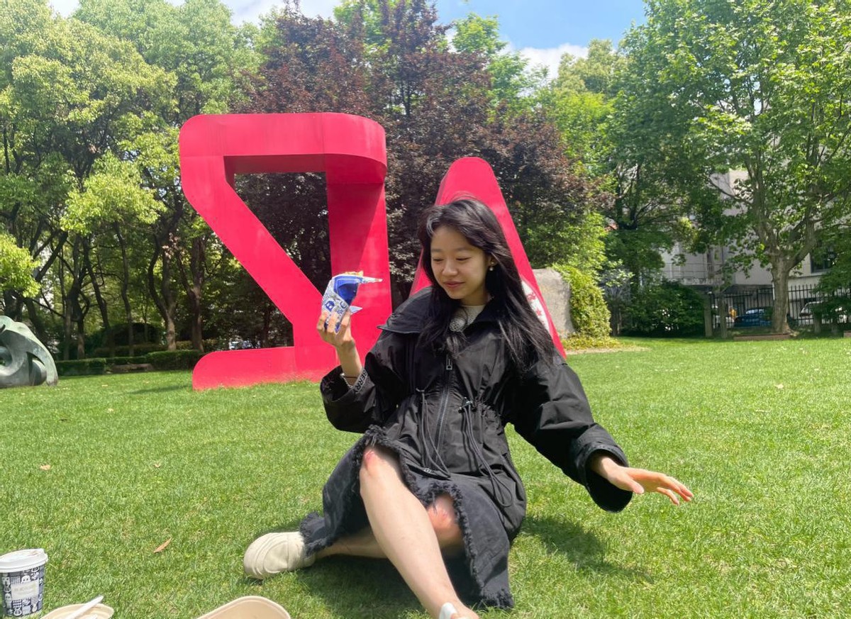 潮流搭配师甜甜|《乔家的儿女》“小孟”私服穿搭有灵气，和好友同框太可爱，真靓