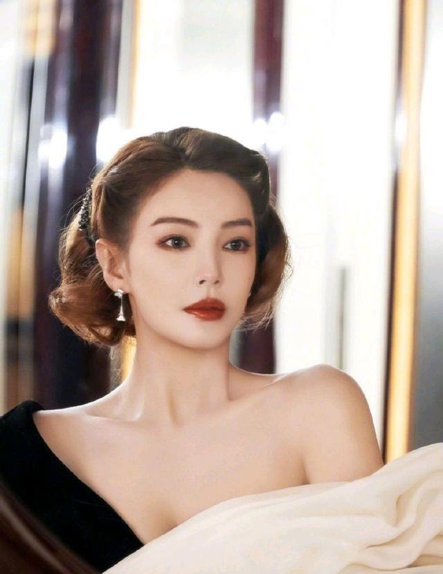 张雨绮|桃花不断,张雨绮还未跟李炳喜割舍,又跟张默怀传绯闻!