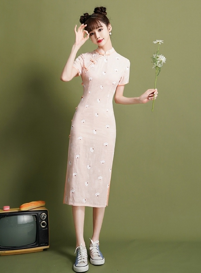 旗袍|红唇白净旗袍美女细腰美腿