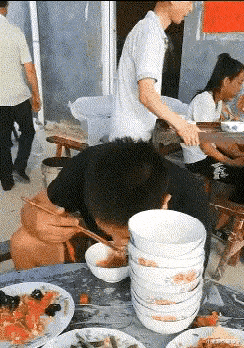 |“华为1996年的招聘广告，大家自己感受一下！”哈哈哈哈哈！