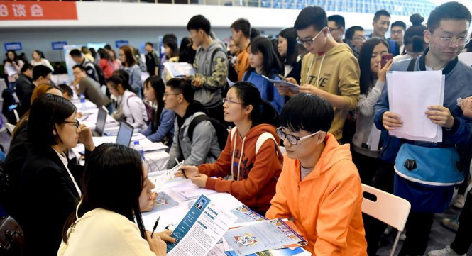 招聘|大学辅导员要“博士以上”？毕业生表示门槛太高，看到薪资后酸了