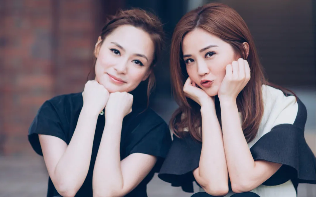 卡戴珊|秒杀卡戴珊姐妹!00后性感双胞胎爆红ins,网友疯了:真心扛不住