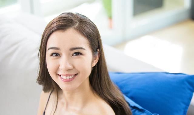 麦明诗|30岁港姐转行当律师，素颜吃泡面明星光环不再，曾工作到凌晨三点