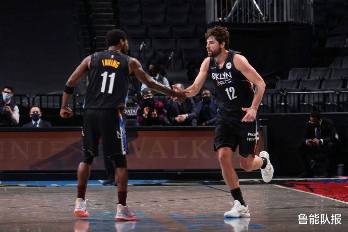 篮网队|单节狂轰40分挡不住！篮网神射爆发外线4中4，哈登看戏0出手