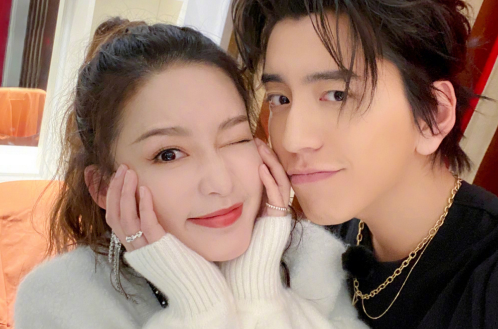 王大陆|王大陆恋情曝光，蔡卓宜坐王大陆大腿，网友：花花公子