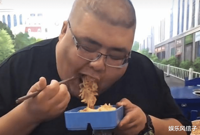 网红胖猴仔近况堪忧，干活越来越吃力，回复网友评论很心酸