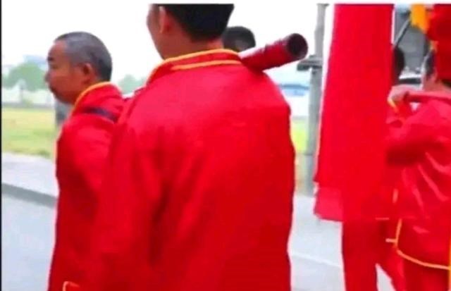 贵阳一女子称,自己在婚庆上服务遇“买家秀”?