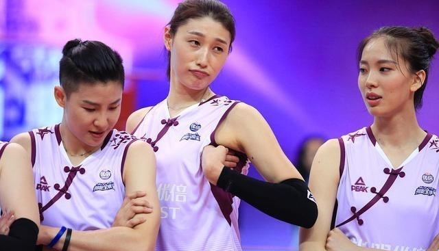 上海女排|开门红！上海女排3-0完胜辽宁女排，金软景迎首秀，仲慧令人惊艳