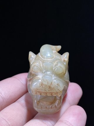 中国尊|汉 和田玉籽料 受沁 玉辟邪 玉兽首 把件 玉饰