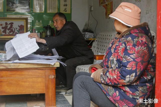 黑土影像 河南一六旬老人把妻子宠得像个孩子 如今守护病床边寸步不敢离开