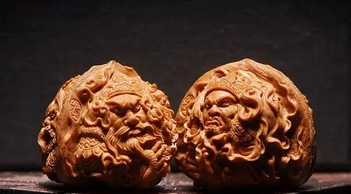 根雕|15米根雕300万不卖,叫价1000万无人买,已搁置在家5年之久