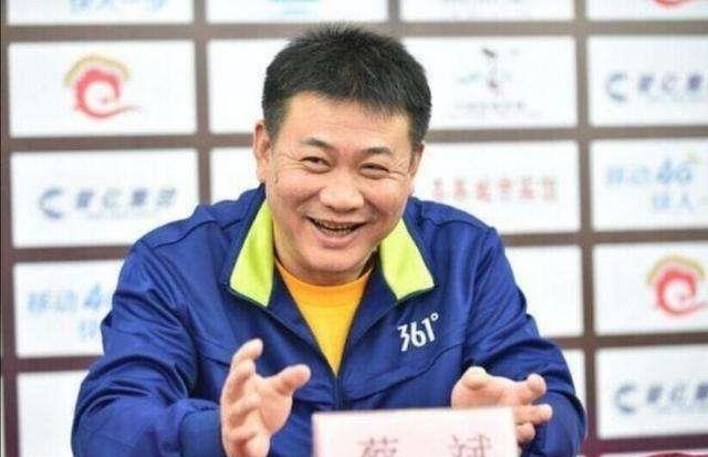 教练|蔡斌把一个半生不熟的队伍带进了决赛 最佳教练给他 最合适