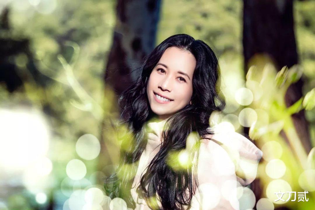 |“风情妖姬”莫文蔚，花3000万给美腿买保险，41岁嫁二婚初恋男友