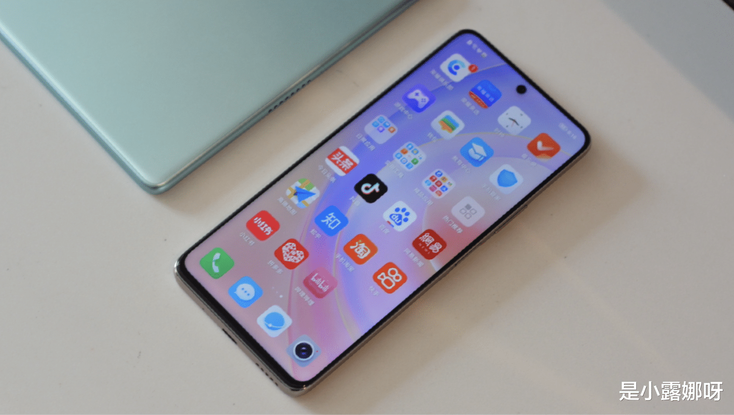 華為榮耀|榮耀50對比華為Nova8，明明榮耀性價比更高，為什么有人還是選華為？