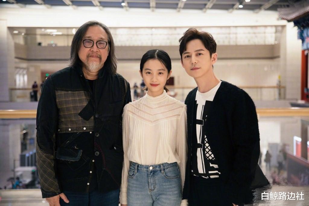 黄磊|黄磊15岁女儿近照曝光！身高反超172孙莉，身材凹凸有致打扮成熟