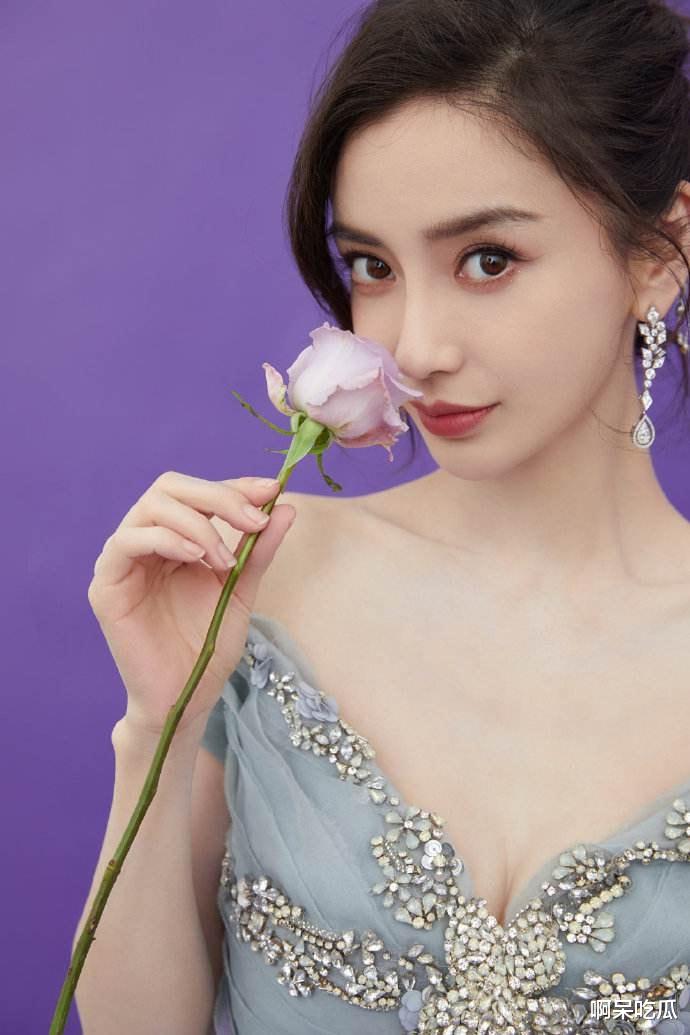 Angelababy|杨颖跨年生图曝光！背上全是骨头，礼服都快撑不起来了
