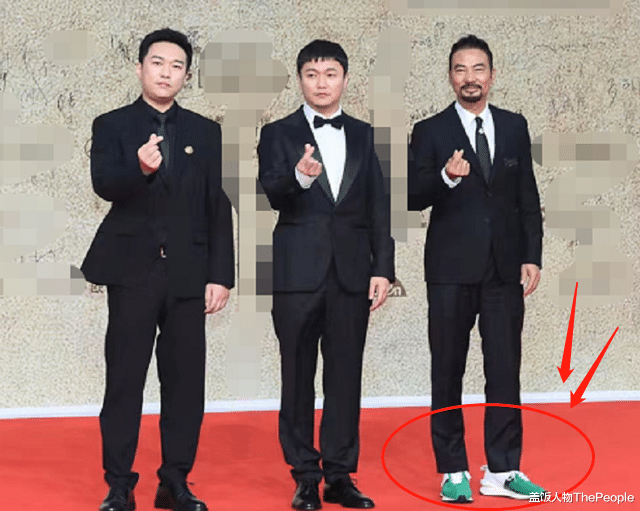 哈利·波特|男星走红毯啥时候也能卷起来？有人穿羽绒服，有人像遛弯老大爷