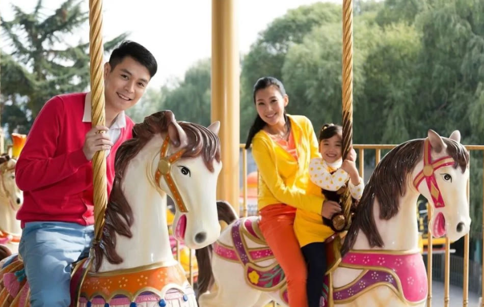 急诊室老苗|河南38岁奶奶引热议,丈夫比她还小2岁,同龄人:我还单着呢