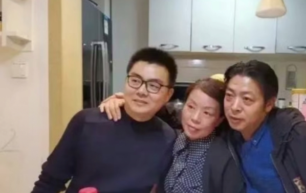 金·卡戴珊|原来姚威的离开，是用脚投票，杜女士的蛋糕要飞了