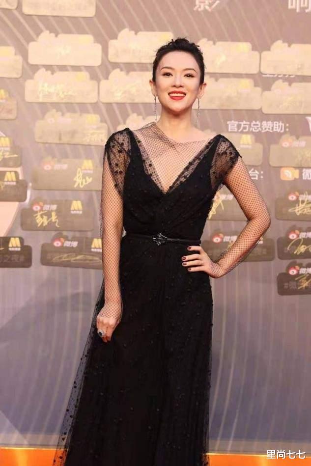 倪妮|四代谋女郎同台，章子怡显老刘浩存驼背，倪妮小肚明显周冬雨躺赢