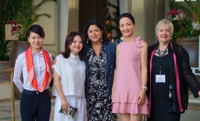 花颜有情兮 浙江女首善对我国诺而不捐，给美国捐近百亿，现却连工资都发不起