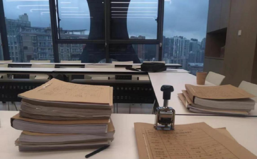 理想之城|百相人生系列专访|“如果你像我一样,有一个失业6个月的男友”