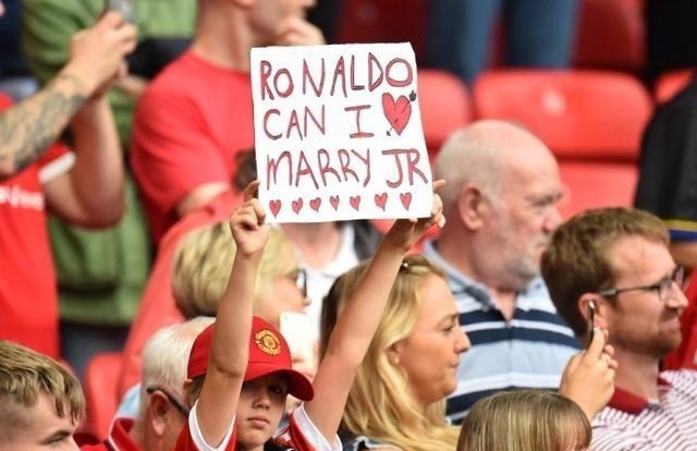 一个人的夜晚|4-1,曼联大胜!C罗首秀梅开二度,博格巴双助攻,林加德替补破门