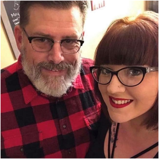 睹图 31岁女子与丈夫离婚后转身嫁给60岁公公，如今还生下一个女儿