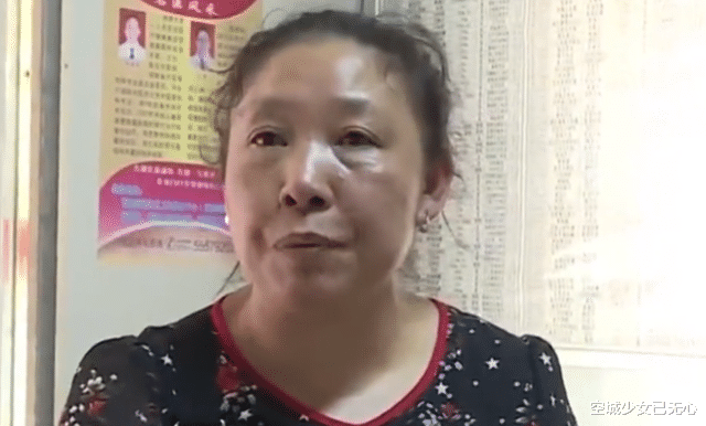 丈夫去世后,前妻舔着脸回来跟儿子争抢房产,抢不过只能放火烧