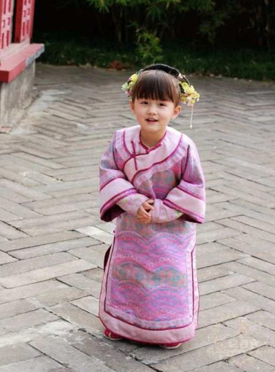 整容|赵薇的“女儿”因长得太好看，被全网禁止整容，如今美得不敢认！