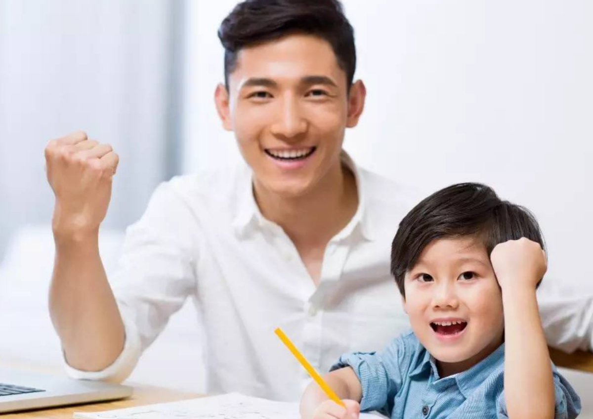 蔷薇妈妈育儿记|爱孩子就请不要控制他，家长努力做到以下2点，孩子会越变越好