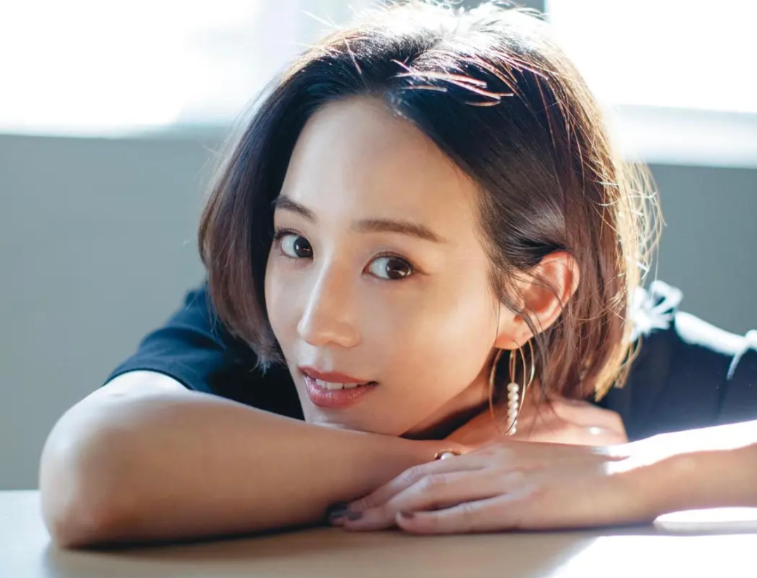 杨幂|皮肤好到反蜜光，38岁的张钧甯状态保持好可！