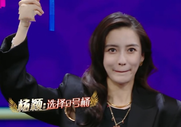 蒋欣|baby录节目被冷水泼全身，全场嘉宾笑声一片，唯有她一脸担忧