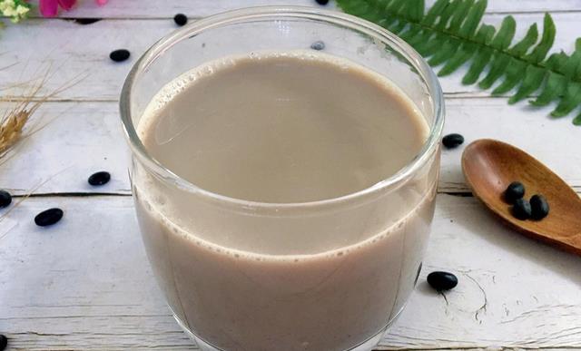 豆浆|这黑色的东西要多吃，蛋白质是鸡蛋的3倍，打成豆浆又香又浓好喝